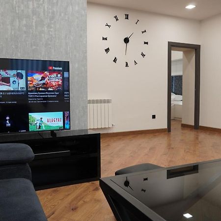Lovely, Newly Remodeled Apartment In Yerevan! Exteriör bild