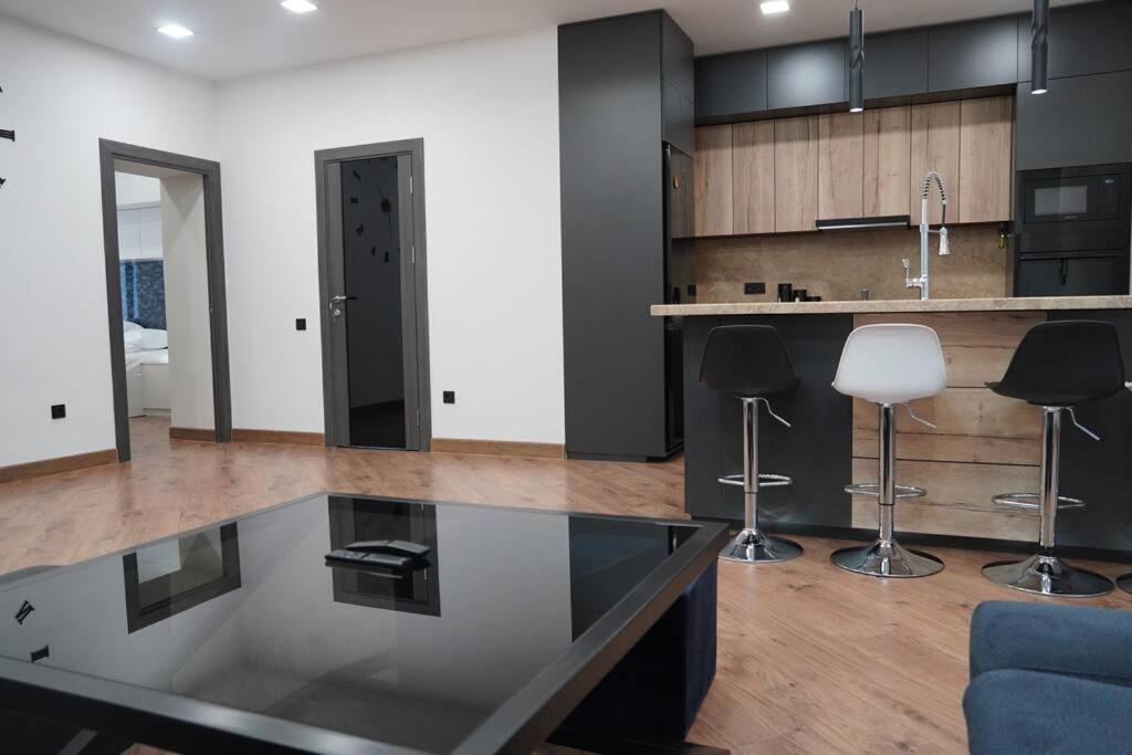 Lovely, Newly Remodeled Apartment In Yerevan! Exteriör bild