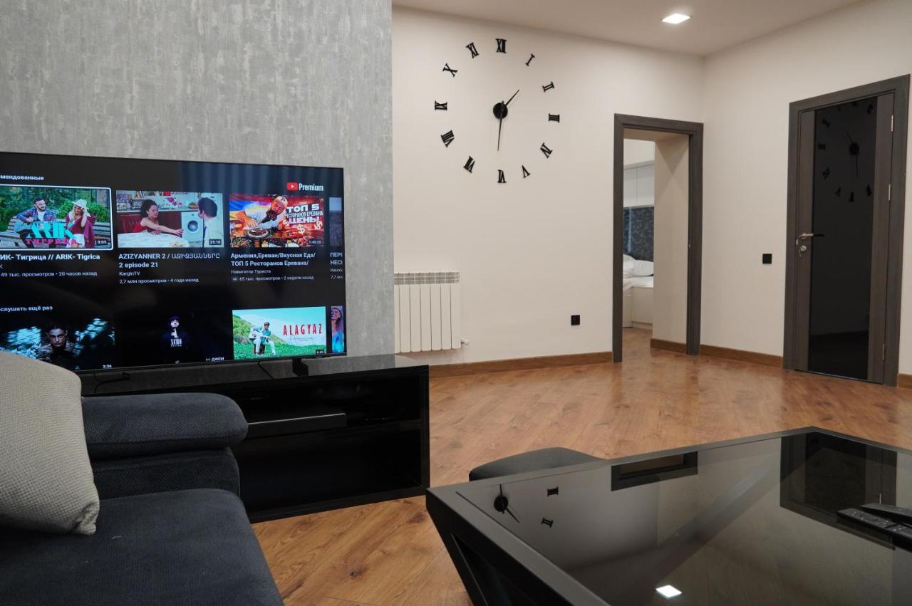Lovely, Newly Remodeled Apartment In Yerevan! Exteriör bild